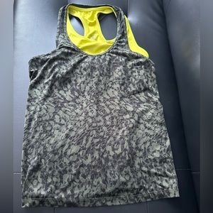 Athletic works workout tank top with built in bra size small ( S )